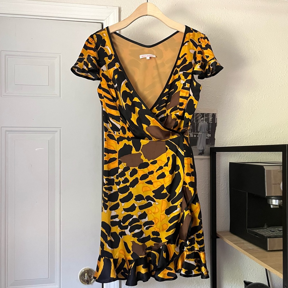 BETSEY‎ JOHNSON vintage yellow black silk animal cheetah leopard surplice mini